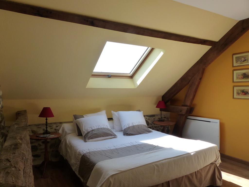 Maison D'Hotes Les 3 Baudets Issor Esterno foto