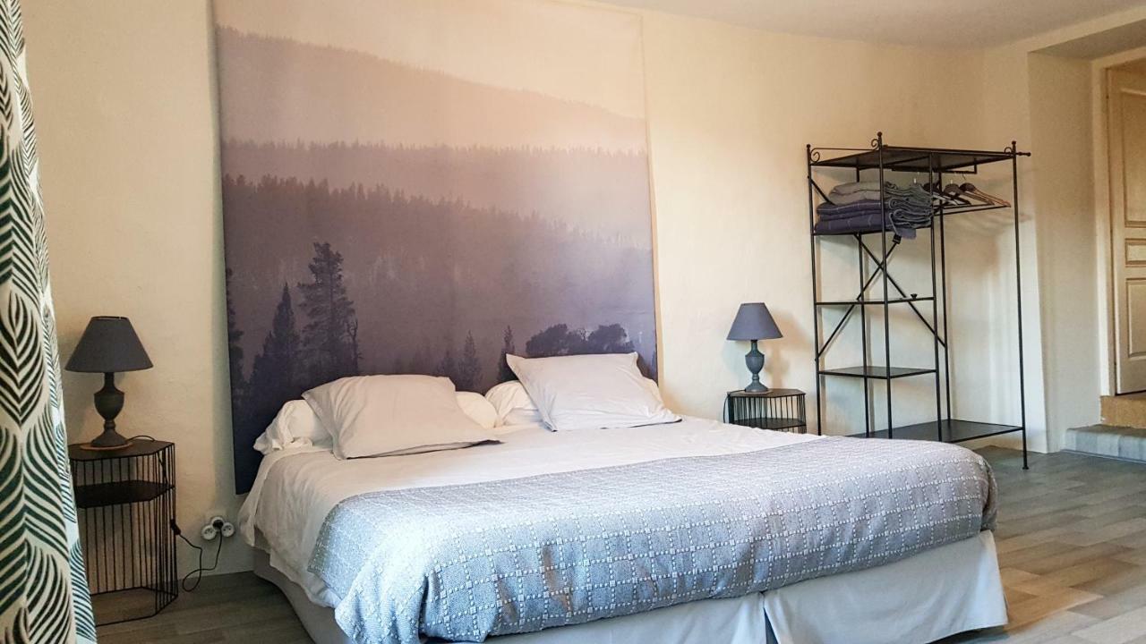 Maison D'Hotes Les 3 Baudets Issor Esterno foto