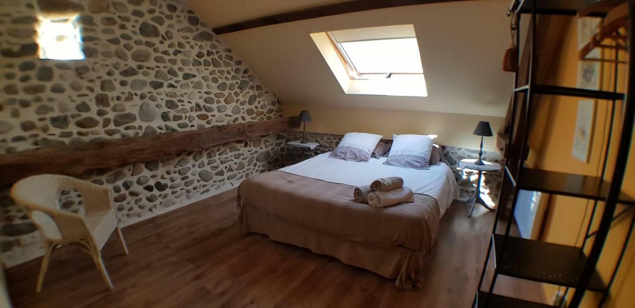 Maison D'Hotes Les 3 Baudets Issor Esterno foto